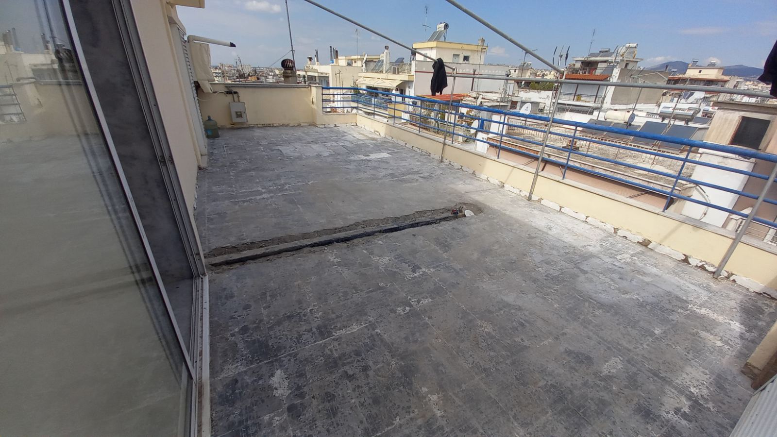 Πλήρης ανακαίνιση και αποξήλωση δαπέδου σε εξωτερικό χώρο